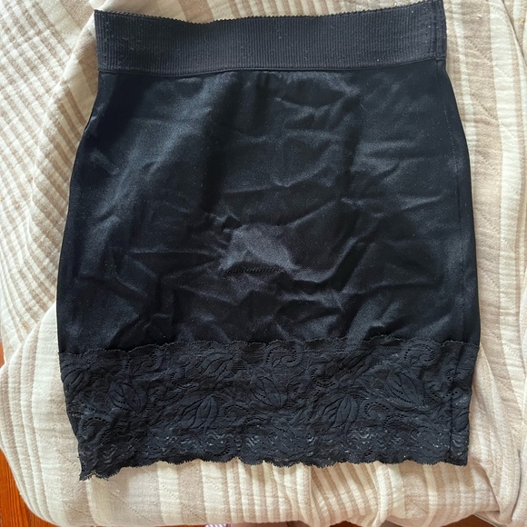 Vanity Fair Black Girdle with Lace Detail - Picture 1 of 4